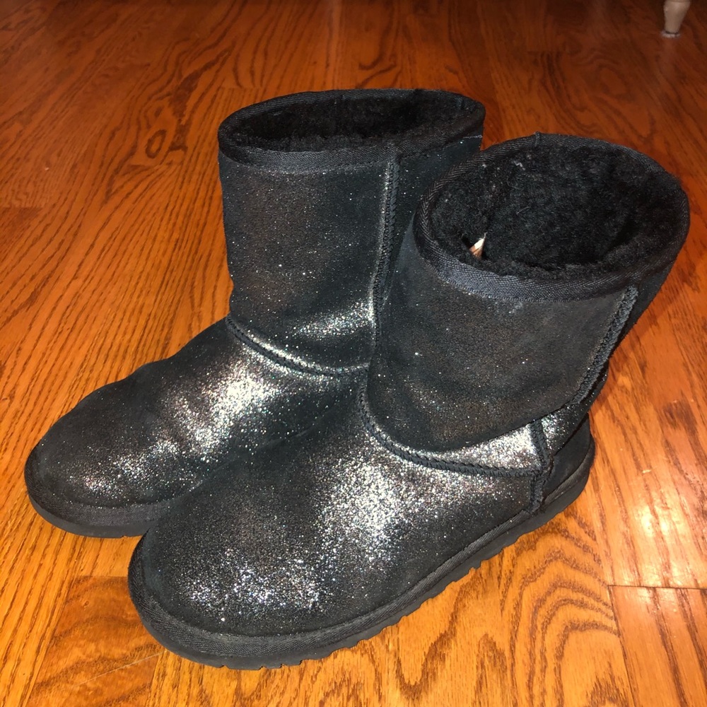 glitter black uggs 🖤